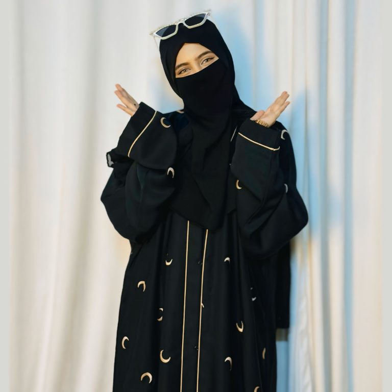 Luxury Moon Design Abaya – Premium Black Islamic Wear