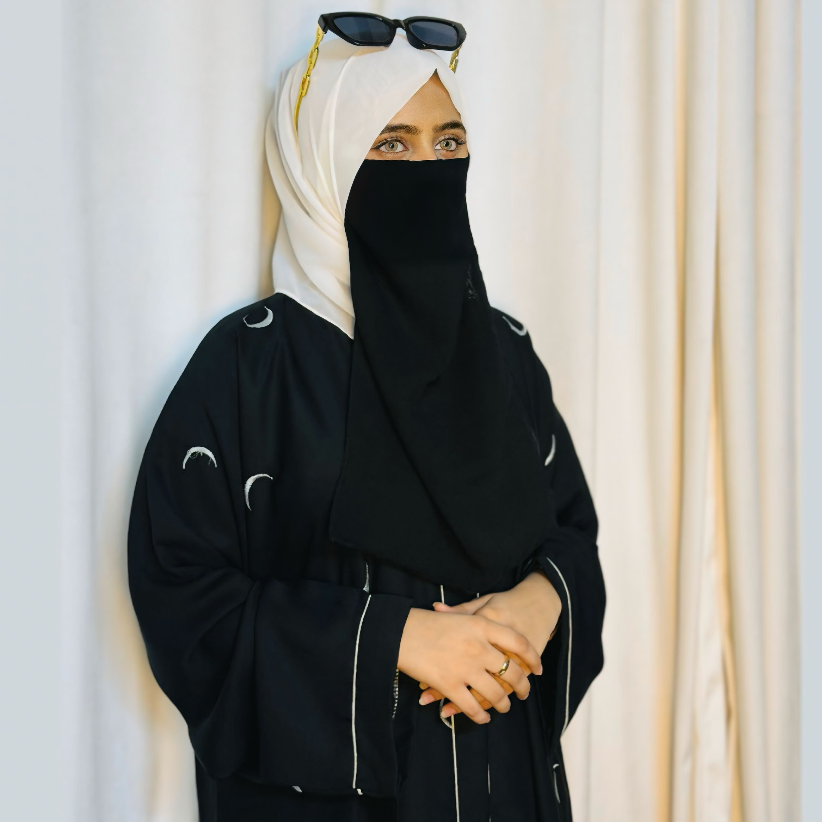 Luxury Moon Design Abaya – Premium Black Islamic Wear
