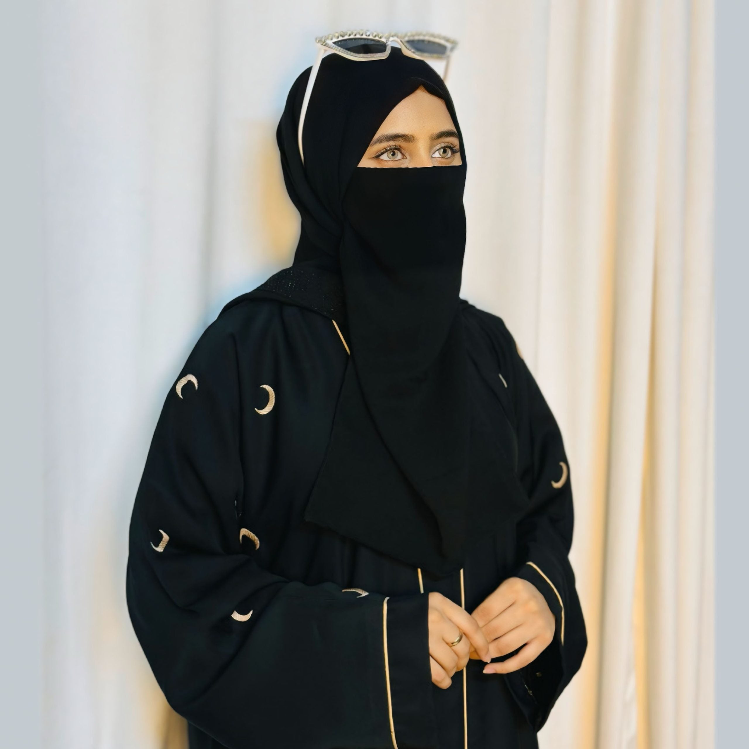 Luxury Moon Design Abaya – Premium Black Islamic Wear
