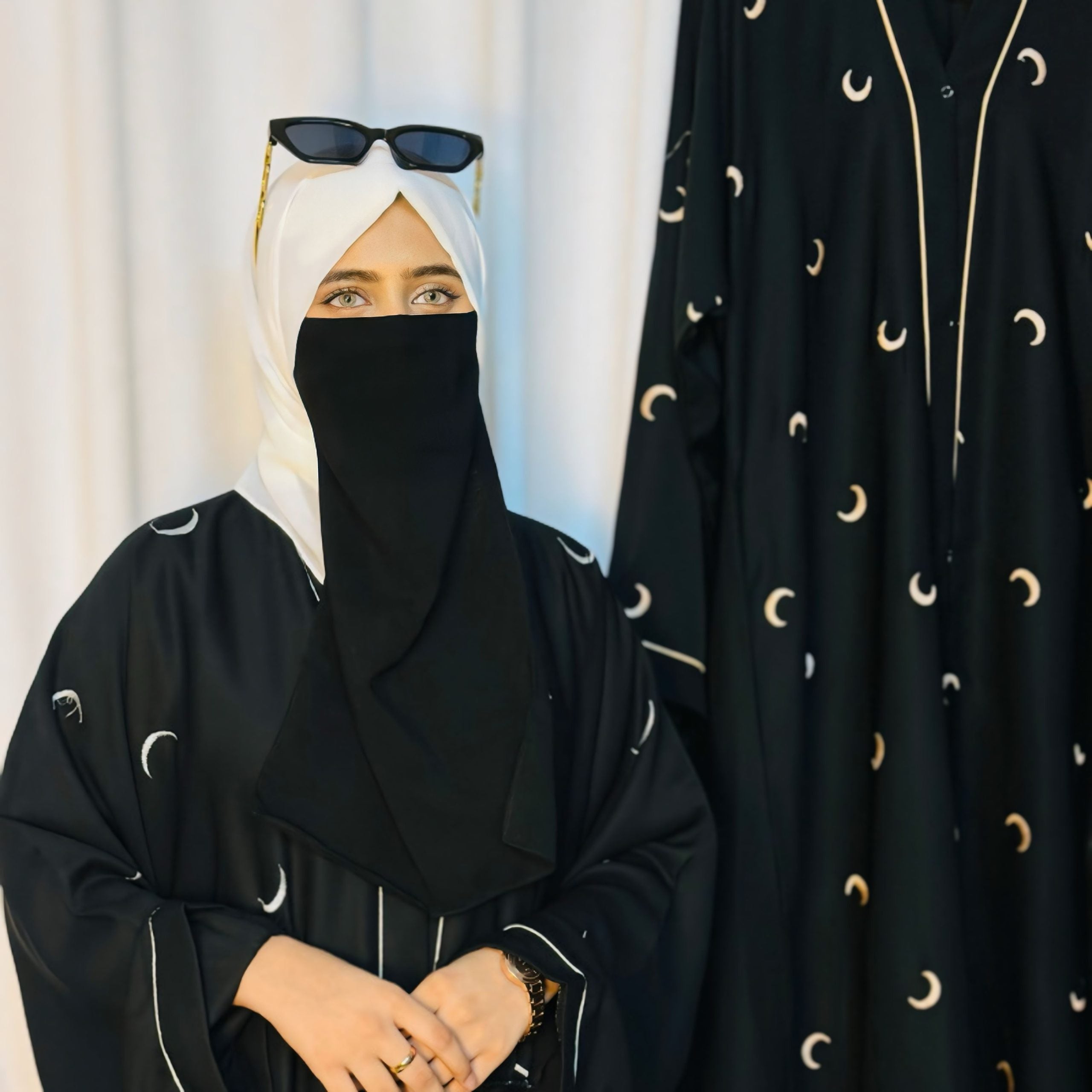 Luxury Moon Design Abaya – Premium Black Islamic Wear